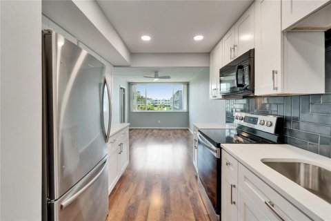 Condominio en venta en Saint Petersburg, Florida, 1 dormitorio, 86.4 m2 № 1796169 - foto 22