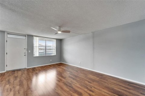 Condominio en venta en Saint Petersburg, Florida, 1 dormitorio, 86.4 m2 № 1796169 - foto 13