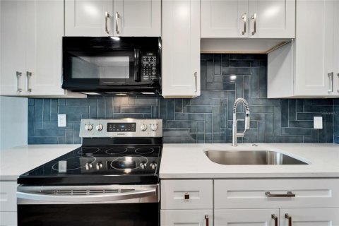 Condominio en venta en Saint Petersburg, Florida, 1 dormitorio, 86.4 m2 № 1796169 - foto 26