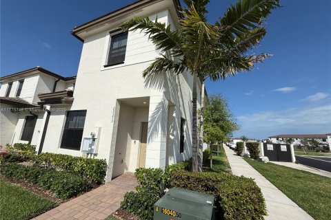 Casa en Homestead, Florida 3 dormitorios, 143.53 m2 № 1981397