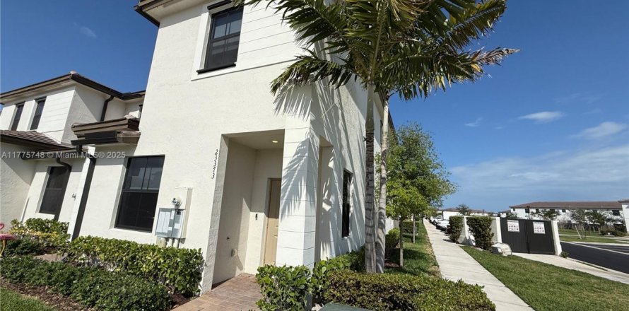 Casa en Homestead, Florida 3 dormitorios, 143.53 m2 № 1981397