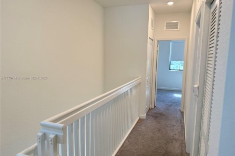 Casa en alquiler en Homestead, Florida, 3 dormitorios, 143.53 m2 № 1981397 - foto 4