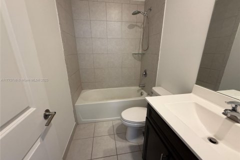 Casa en alquiler en Homestead, Florida, 3 dormitorios, 143.53 m2 № 1981397 - foto 10