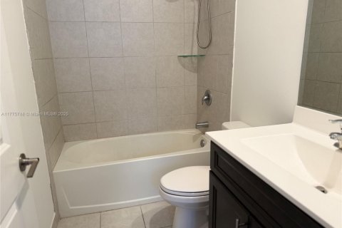 Casa en alquiler en Homestead, Florida, 3 dormitorios, 143.53 m2 № 1981397 - foto 8