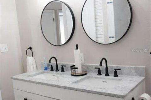 Townhouse in Titusville, Florida 2 bedrooms, 104.79 sq.m. № 1625817 - photo 7