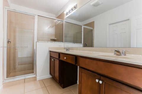 Townhouse in Port St. Lucie, Florida 3 bedrooms, 137.22 sq.m. № 1985972 - photo 6