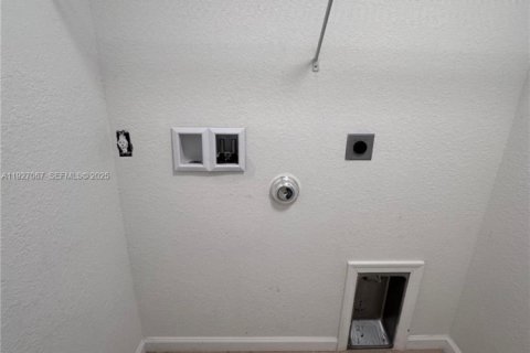 Townhouse in Port St. Lucie, Florida 3 bedrooms, 137.22 sq.m. № 1985972 - photo 13