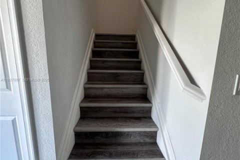 Townhouse in Port St. Lucie, Florida 3 bedrooms, 137.22 sq.m. № 1985972 - photo 9