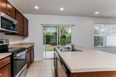 Townhouse in Port St. Lucie, Florida 3 bedrooms, 137.22 sq.m. № 1985972 - photo 5