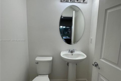 Townhouse in Port St. Lucie, Florida 3 bedrooms, 137.22 sq.m. № 1985972 - photo 8