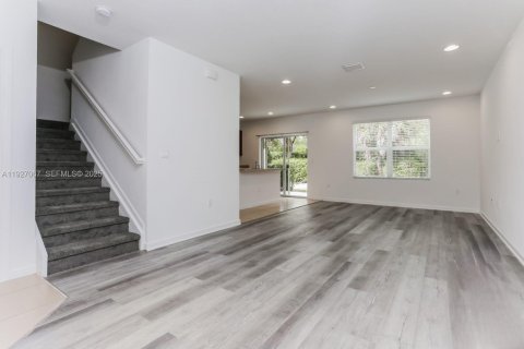 Townhouse in Port St. Lucie, Florida 3 bedrooms, 137.22 sq.m. № 1985972 - photo 2