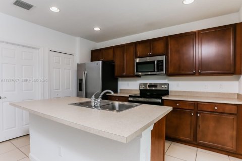 Townhouse in Port St. Lucie, Florida 3 bedrooms, 137.22 sq.m. № 1985972 - photo 4