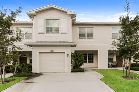 Townhouse in Port St. Lucie, Florida 3 bedrooms, 137.22 sq.m. № 1985972 - photo 1