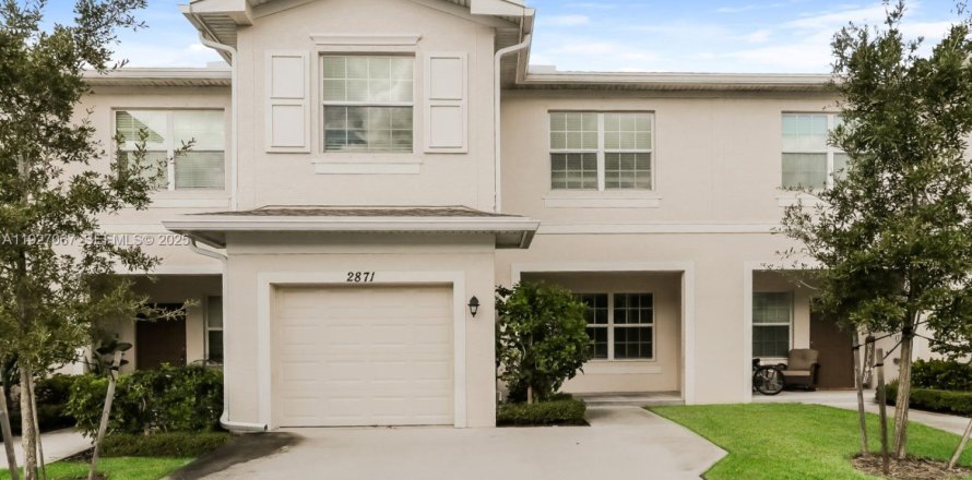Townhouse in Port St. Lucie, Florida 3 bedrooms, 137.22 sq.m. № 1985972