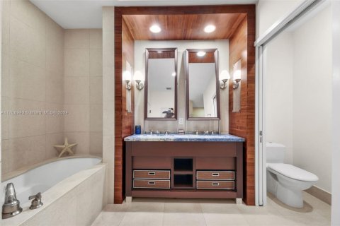 Condo in Miami Beach, Florida, 1 bedroom  № 1741578 - photo 20