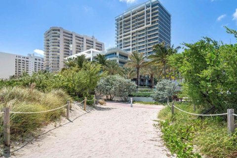 Condo in Miami Beach, Florida, 1 bedroom  № 1741578 - photo 1