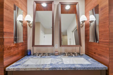 Condo in Miami Beach, Florida, 1 bedroom  № 1741578 - photo 21