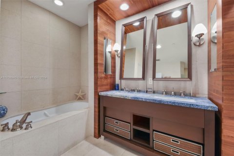 Condo in Miami Beach, Florida, 1 bedroom  № 1741578 - photo 19