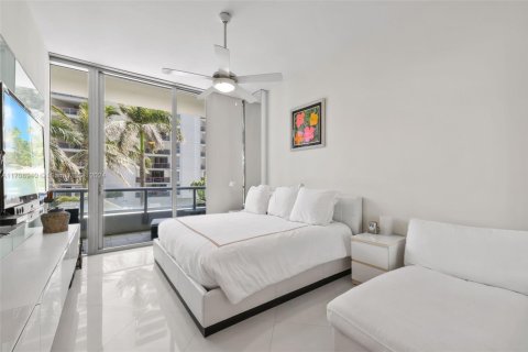 Condo in Miami Beach, Florida, 1 bedroom  № 1741578 - photo 15