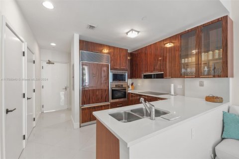 Condo in Miami Beach, Florida, 1 bedroom  № 1741578 - photo 8