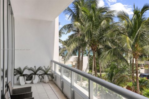 Condo in Miami Beach, Florida, 1 bedroom  № 1741578 - photo 2
