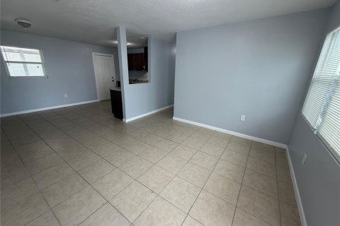 Villa ou maison à louer à Lake Wales, Floride: 3 chambres, 80.27 m2 № 2151195 - photo 2