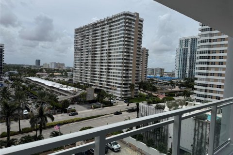 Condominio en venta en Hallandale Beach, Florida, 3 dormitorios, 172.43 m2 № 1836802 - foto 2