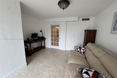 Condominio en venta en Hallandale Beach, Florida, 3 dormitorios, 172.43 m2 № 1836802 - foto 10