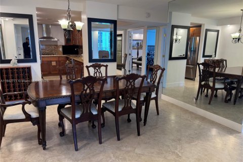 Condominio en venta en Hallandale Beach, Florida, 3 dormitorios, 172.43 m2 № 1836802 - foto 20