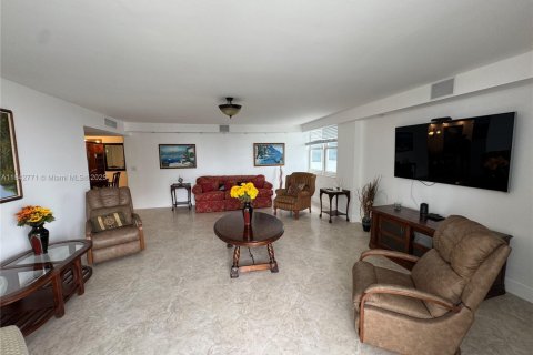 Condominio en venta en Hallandale Beach, Florida, 3 dormitorios, 172.43 m2 № 1836802 - foto 12