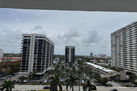 Condominio en venta en Hallandale Beach, Florida, 3 dormitorios, 172.43 m2 № 1836802 - foto 1