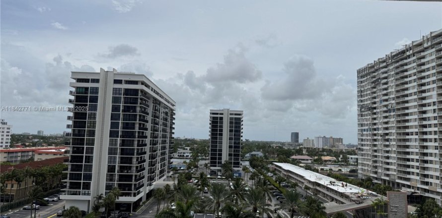 Condominio en Hallandale Beach, Florida, 3 dormitorios № 1836802
