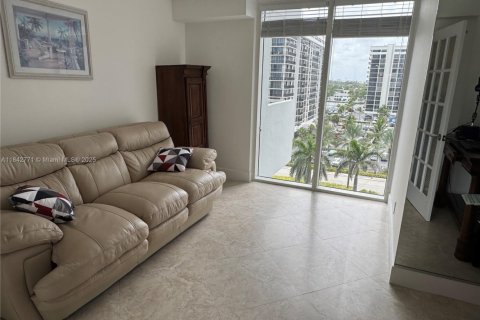 Condominio en venta en Hallandale Beach, Florida, 3 dormitorios, 172.43 m2 № 1836802 - foto 11