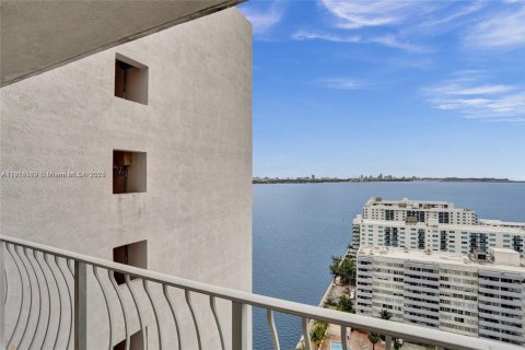 Condo in North Bay Village, Florida, 2 bedrooms  № 2015858 - photo 12