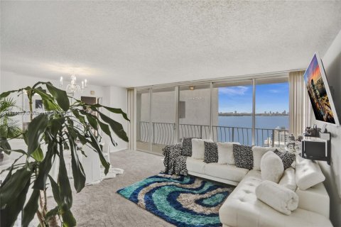 Condo in North Bay Village, Florida, 2 bedrooms  № 2015858 - photo 6