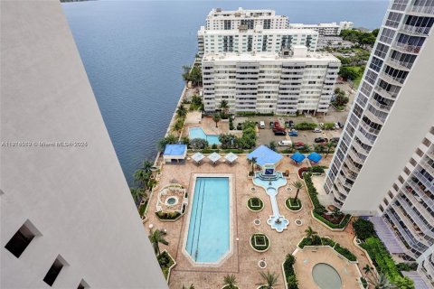 Condo in North Bay Village, Florida, 2 bedrooms  № 2015858 - photo 4