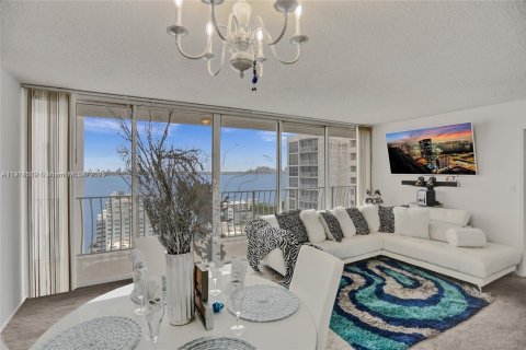 Condo in North Bay Village, Florida, 2 bedrooms  № 2015858 - photo 5