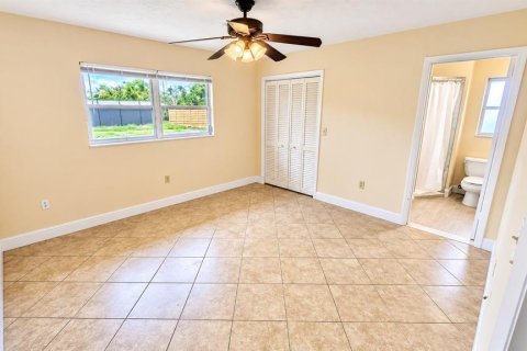House in Sarasota, Florida 3 bedrooms, 153.38 sq.m. № 2403721 - photo 12