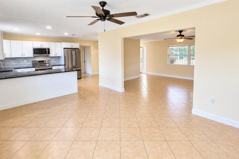 House in Sarasota, Florida 3 bedrooms, 153.38 sq.m. № 2403721 - photo 8