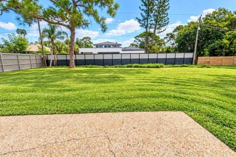 House in Sarasota, Florida 3 bedrooms, 153.38 sq.m. № 2403721 - photo 27