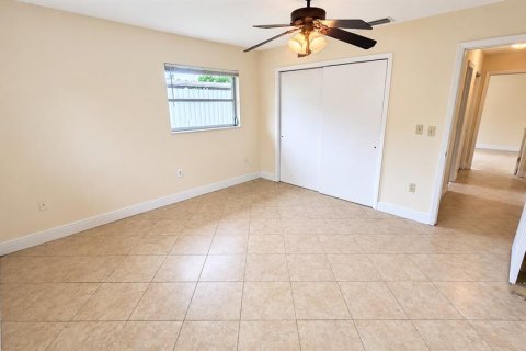 House in Sarasota, Florida 3 bedrooms, 153.38 sq.m. № 2403721 - photo 18