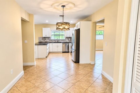 House in Sarasota, Florida 3 bedrooms, 153.38 sq.m. № 2403721 - photo 3