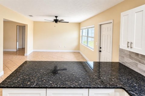 House in Sarasota, Florida 3 bedrooms, 153.38 sq.m. № 2403721 - photo 7