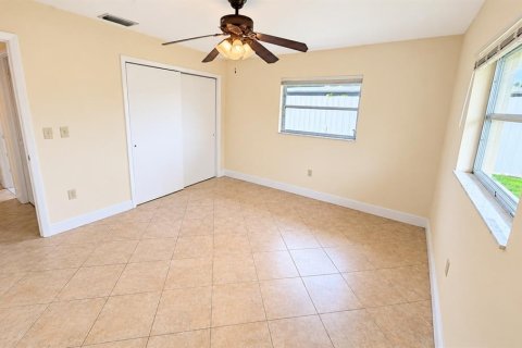 House in Sarasota, Florida 3 bedrooms, 153.38 sq.m. № 2403721 - photo 20