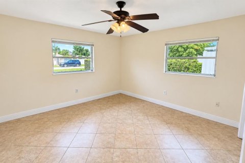 House in Sarasota, Florida 3 bedrooms, 153.38 sq.m. № 2403721 - photo 22