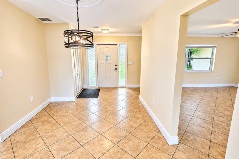 House in Sarasota, Florida 3 bedrooms, 153.38 sq.m. № 2403721 - photo 4