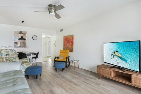 Copropriété à vendre à Sunrise, Floride: 1 chambre, 59.46 m2 № 2011186 - photo 10