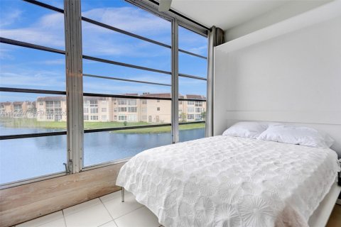 Copropriété à vendre à Sunrise, Floride: 1 chambre, 59.46 m2 № 2011186 - photo 7