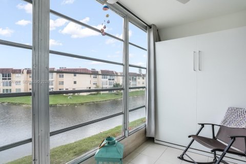 Copropriété à vendre à Sunrise, Floride: 1 chambre, 59.46 m2 № 2011186 - photo 6