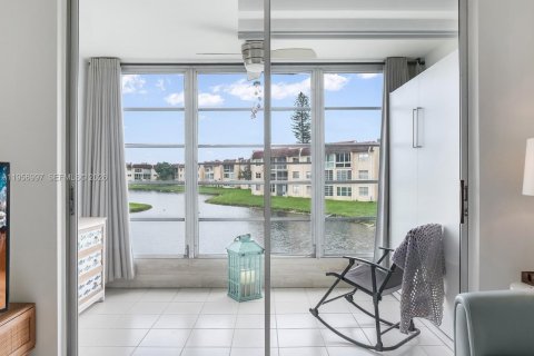 Copropriété à vendre à Sunrise, Floride: 1 chambre, 59.46 m2 № 2011186 - photo 4